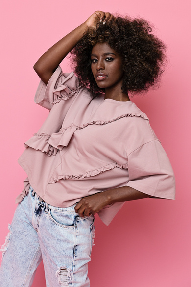 RÓŻOWY DAMSKI T-SHIRT Z FALBANAMI LOLLY