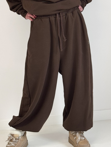 BAGGY PANTS BROWN WOMAN