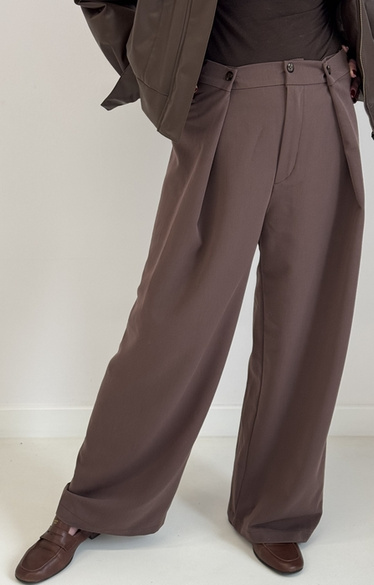 SPODNIE Z ZASZEWKAMI