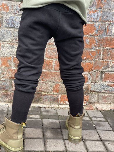 CZARNE JOGGERSY TENAL