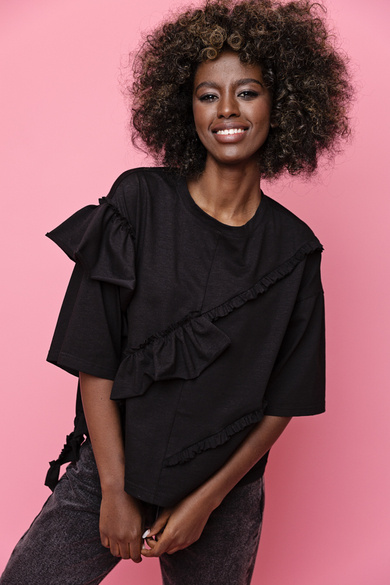 CZARNY DAMSKI T-SHIRT Z FALBANAMI LOLLY