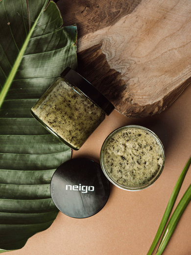 PEELING UJĘDRNIAJĄCY Z ZIELONĄ HERBATĄ