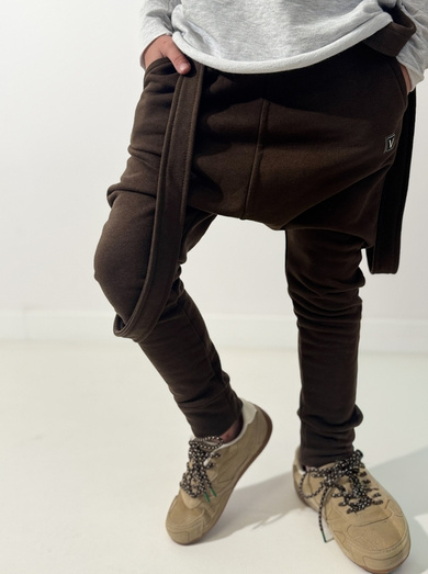 BRĄZOWE SPODNIE Z SZELKAMI BROWN LANE